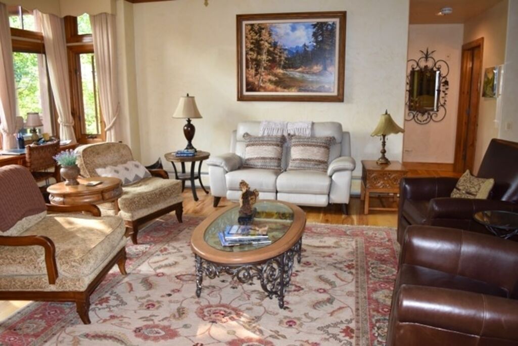 Photo of Livingroom in Edwards