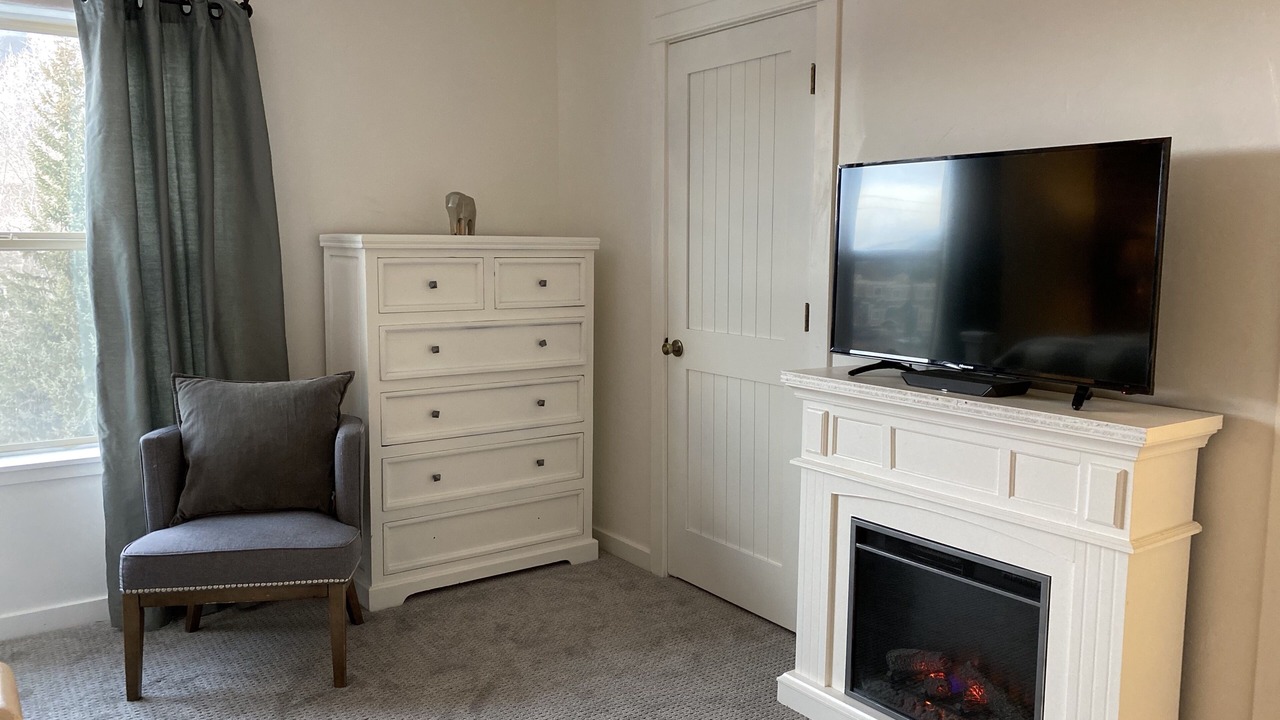 Photo of Livingroom in Summit Cove