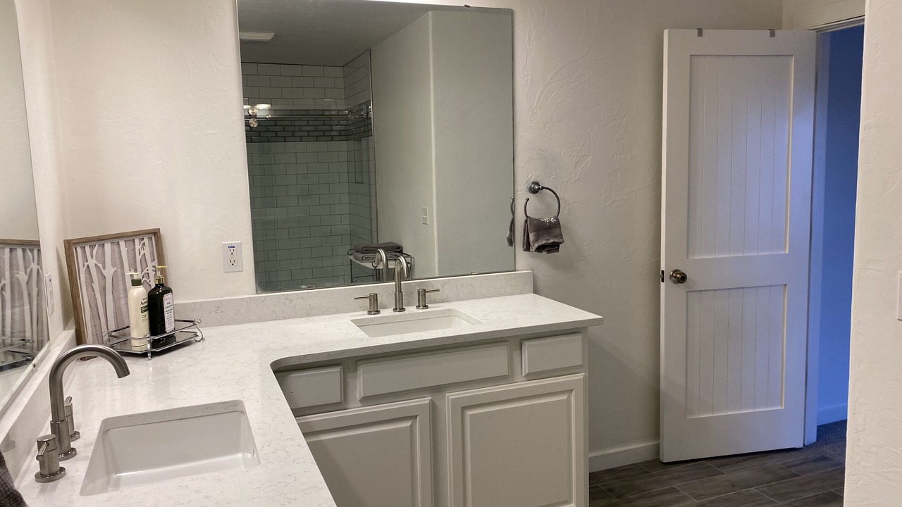 Photo of Bathroom in Summit Cove