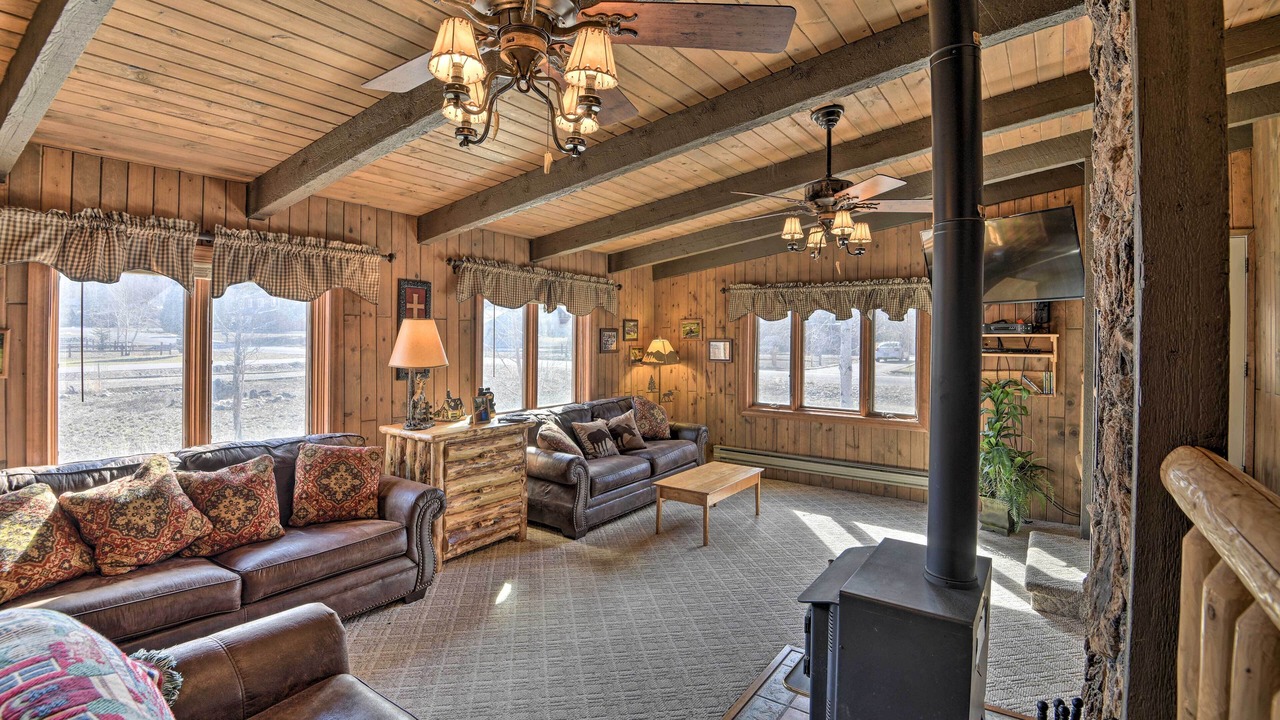 Photo of Livingroom in Ponderosa Pines