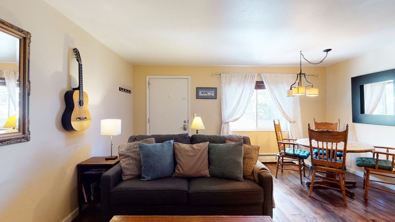 Photo of Livingroom in Historic District