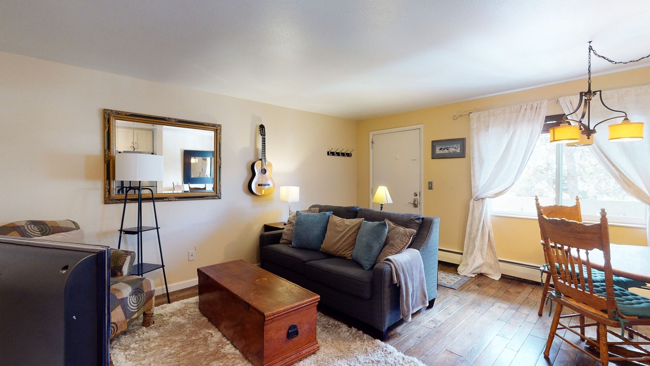 Photo of Livingroom in Historic District