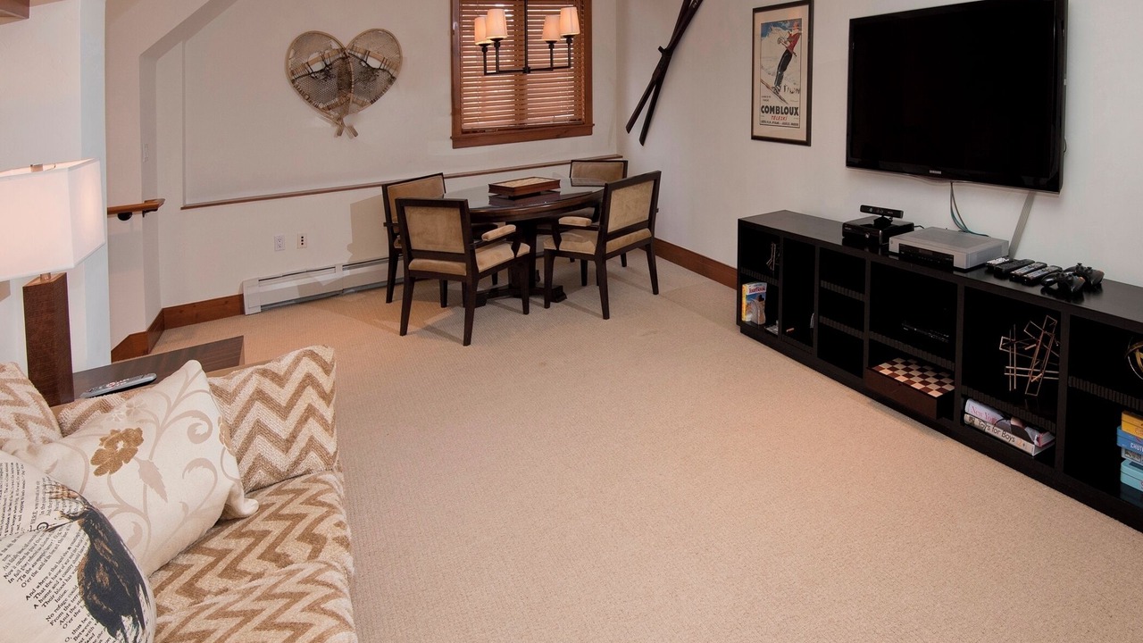 Photo of Livingroom in Avon