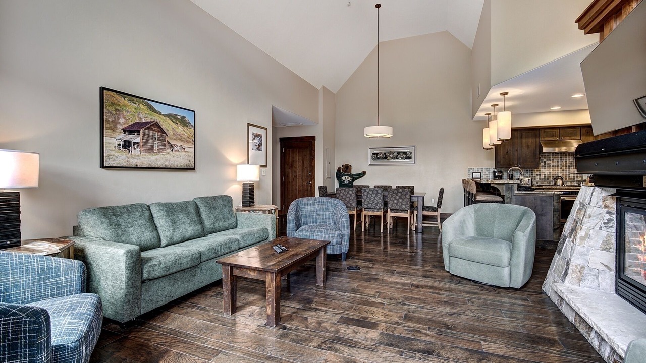 Photo of Bedroom in Peak 8