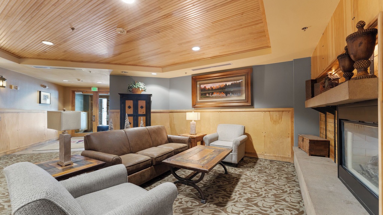 Photo of Livingroom in River Run