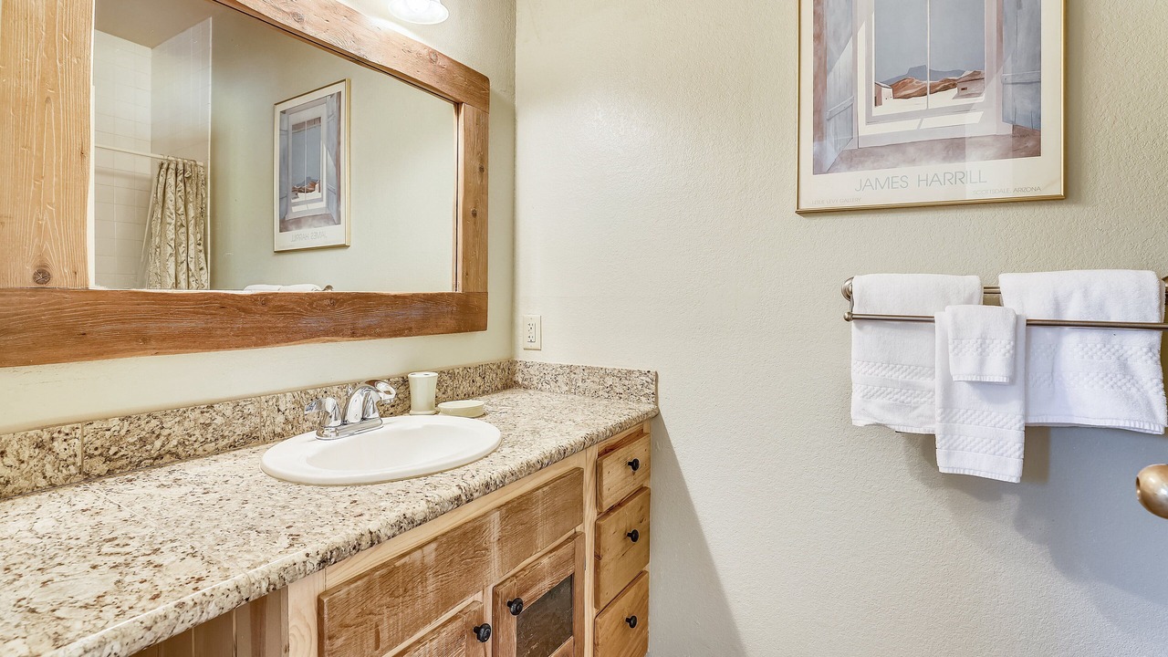 Photo of Bathroom in Peak 9
