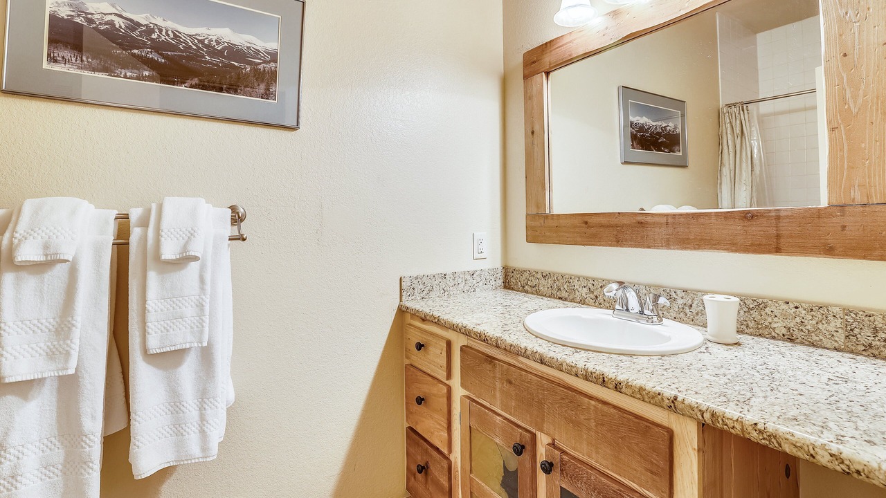 Photo of Bathroom in Peak 9