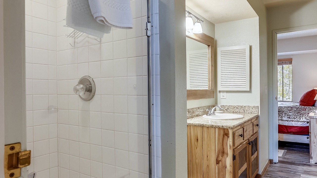 Photo of Bathroom in Peak 9