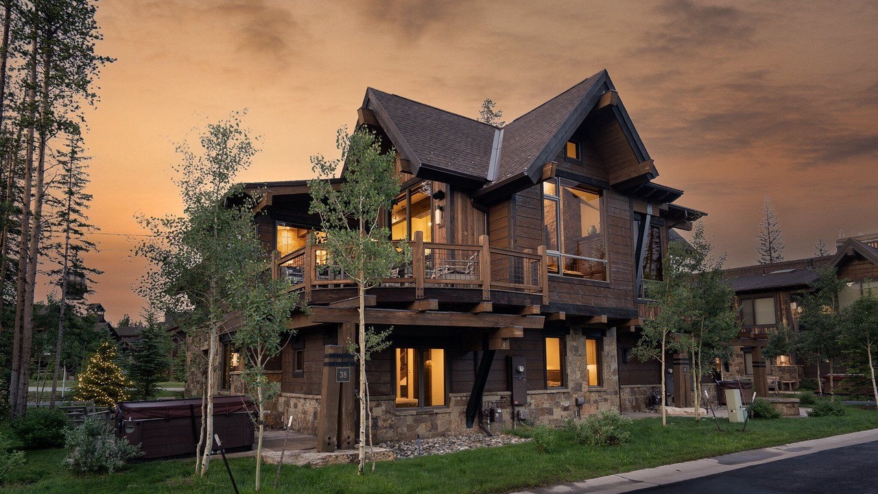Photo of Outdoor in Peak 8