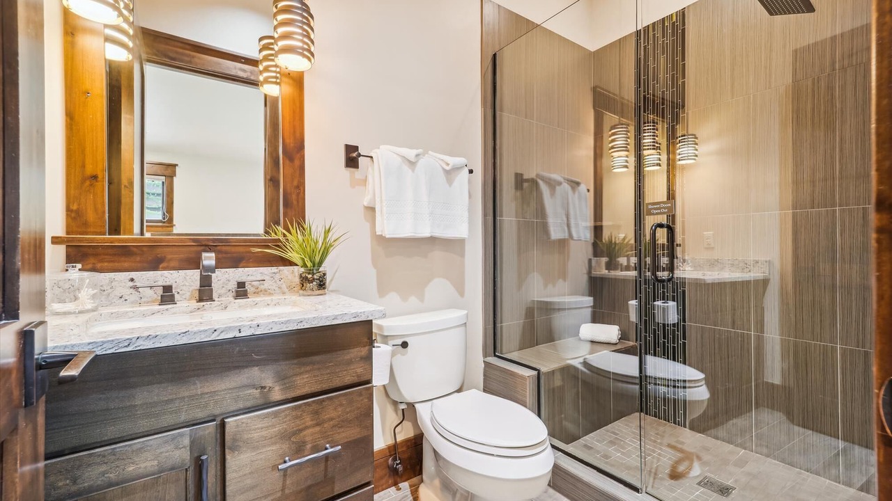 Photo of Bathroom in Peak 8