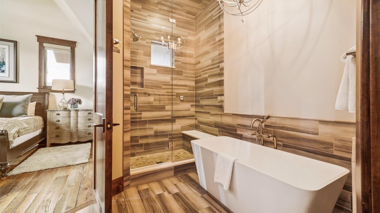 Photo of Bathroom in Peak 8