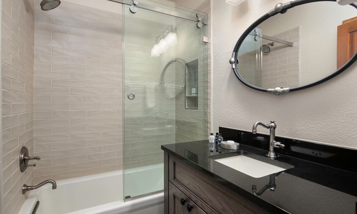 Photo of Bathroom in Boulder Ridge