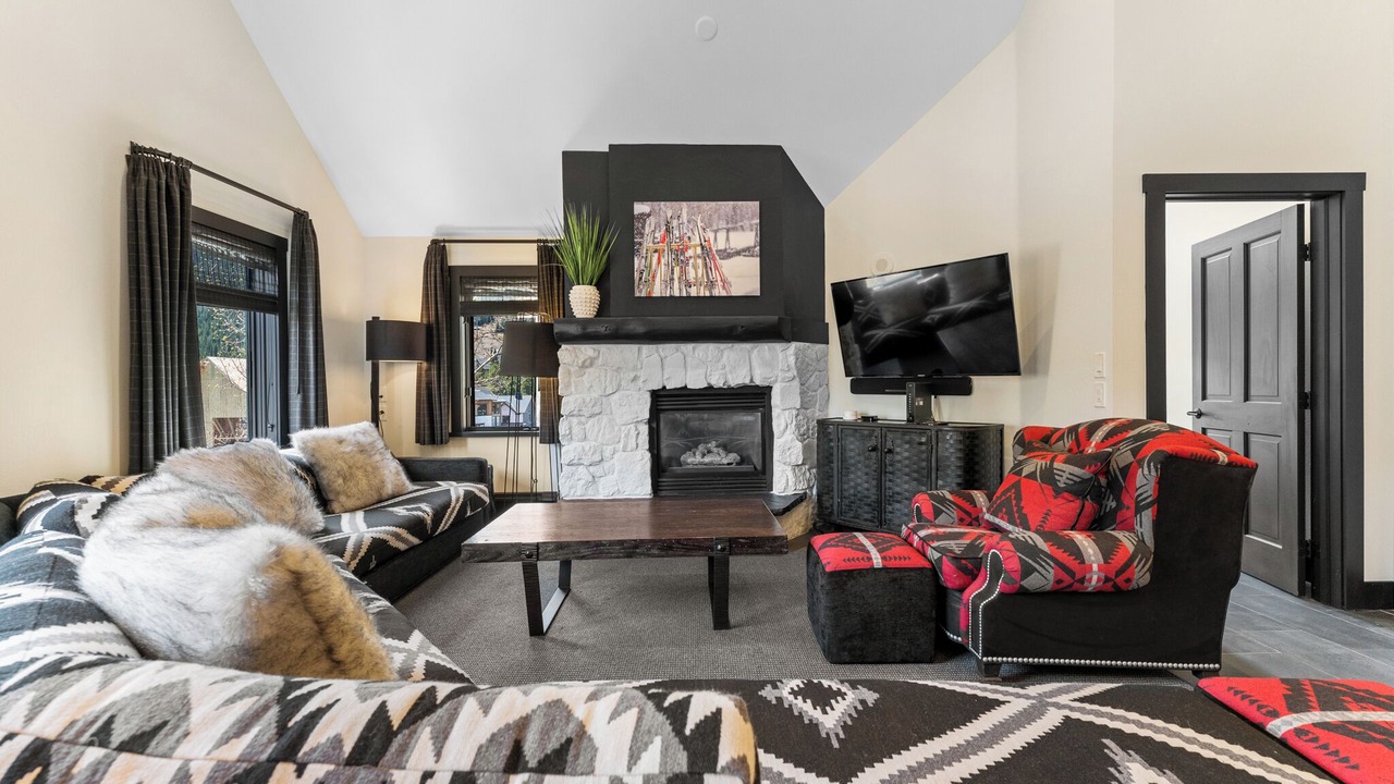Photo of Livingroom in River Run