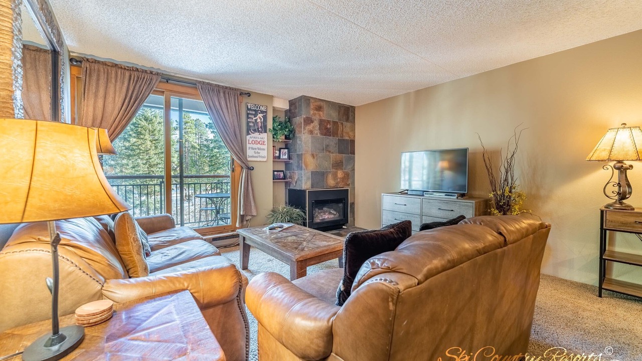 Photo of Livingroom in Peak 9