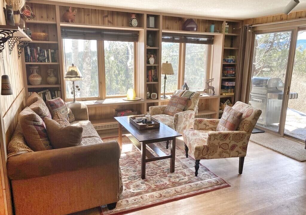 Photo of Livingroom in Evergreen