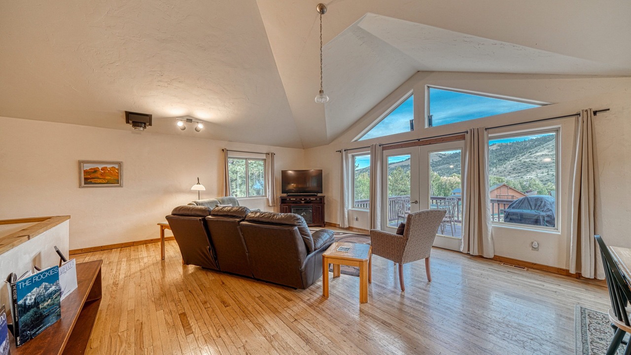 Photo of Livingroom in Whitepine