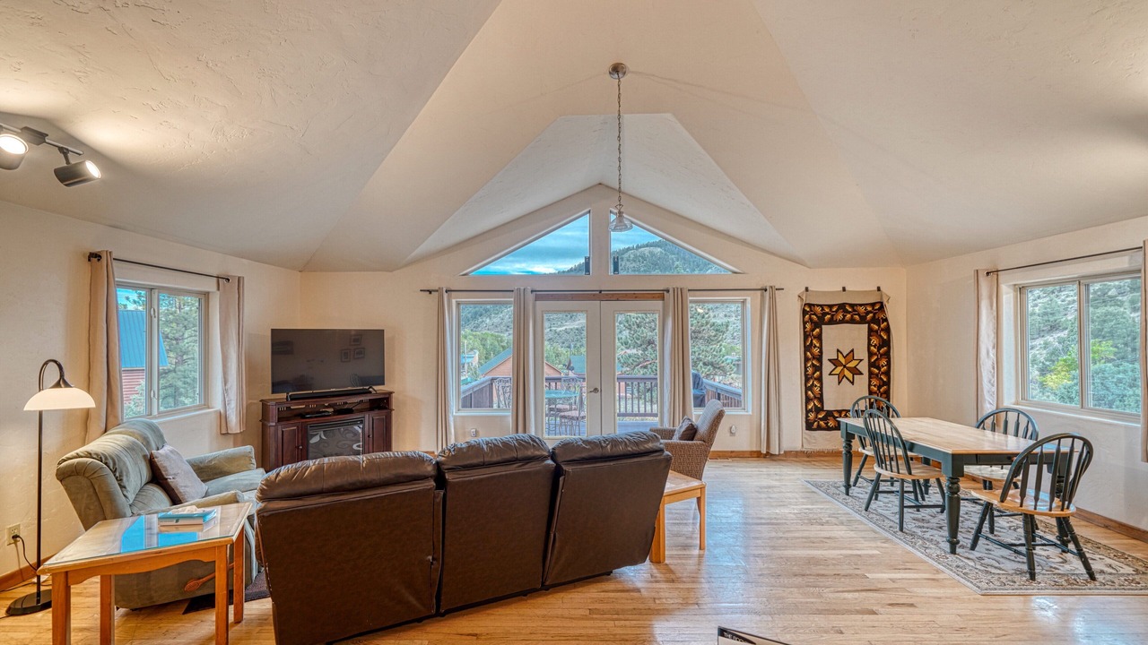 Photo of Livingroom in Whitepine