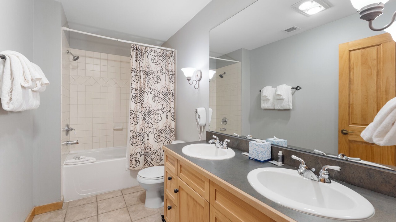 Photo of Bathroom in River Run