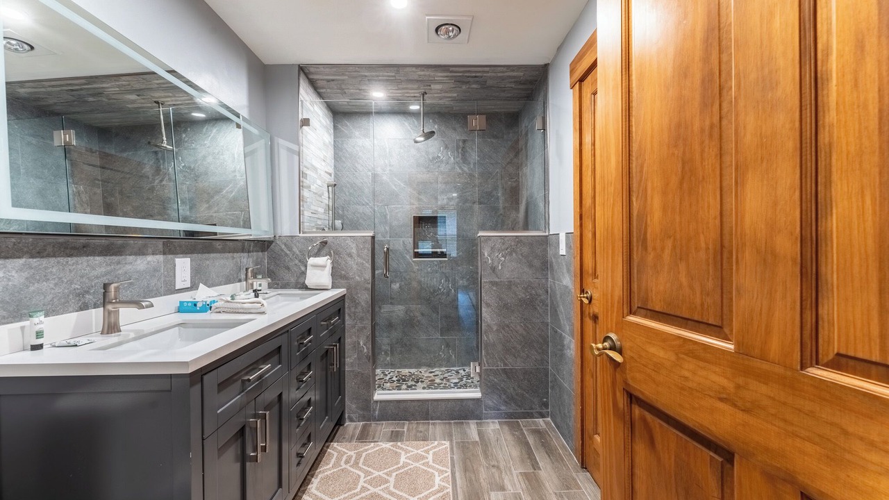 Photo of Bathroom in River Run