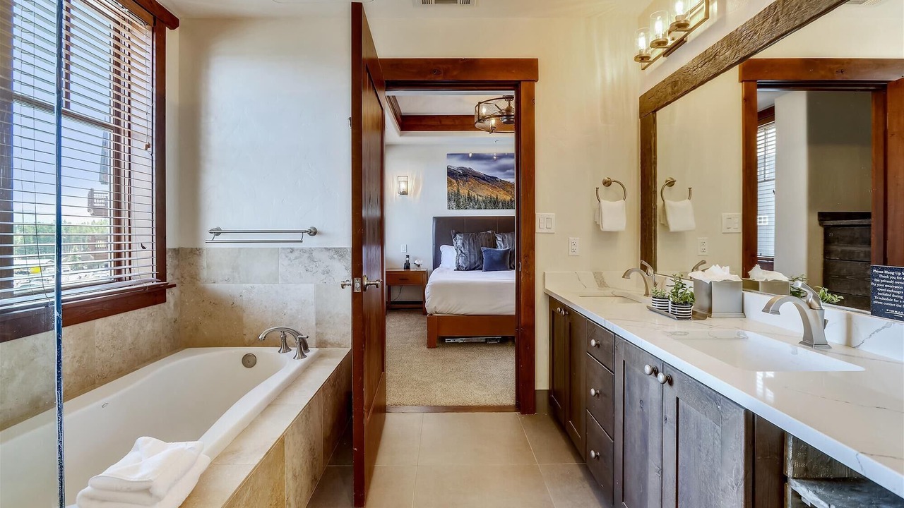Photo of Bathroom in Peak 8