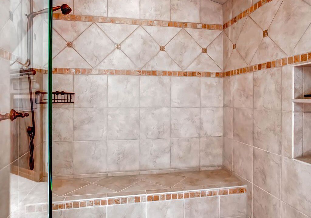 Photo of Bathroom in Peak 8