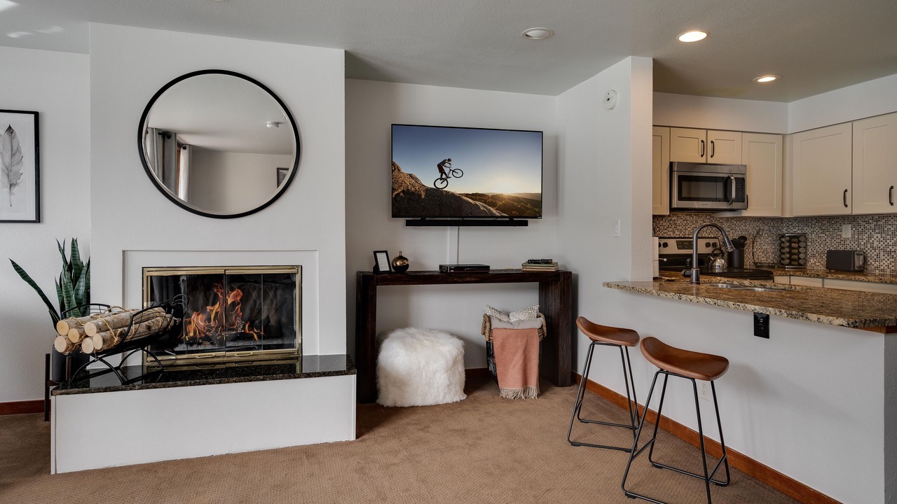 Photo of Livingroom in Lakeside Village