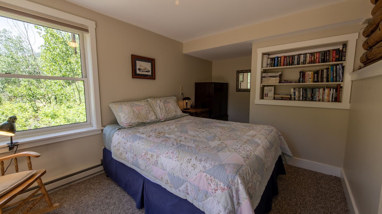 Photo of Bedroom in Garfield