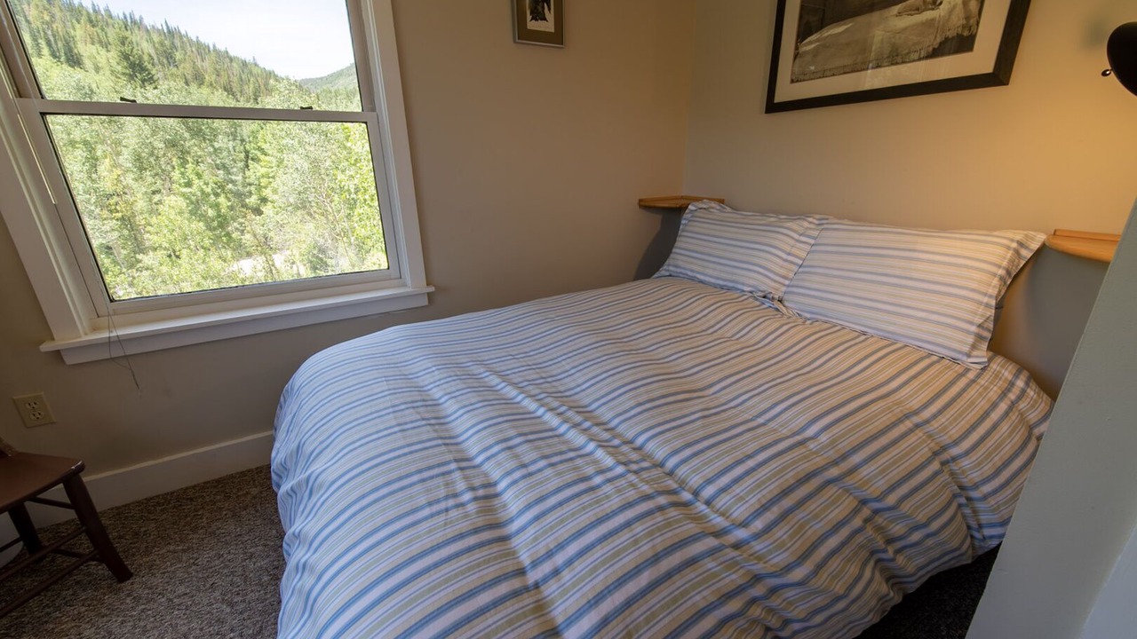 Photo of Bedroom in Garfield