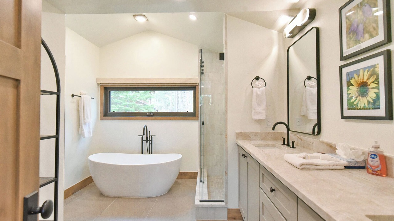Photo of Bathroom in Warrior's Mark West