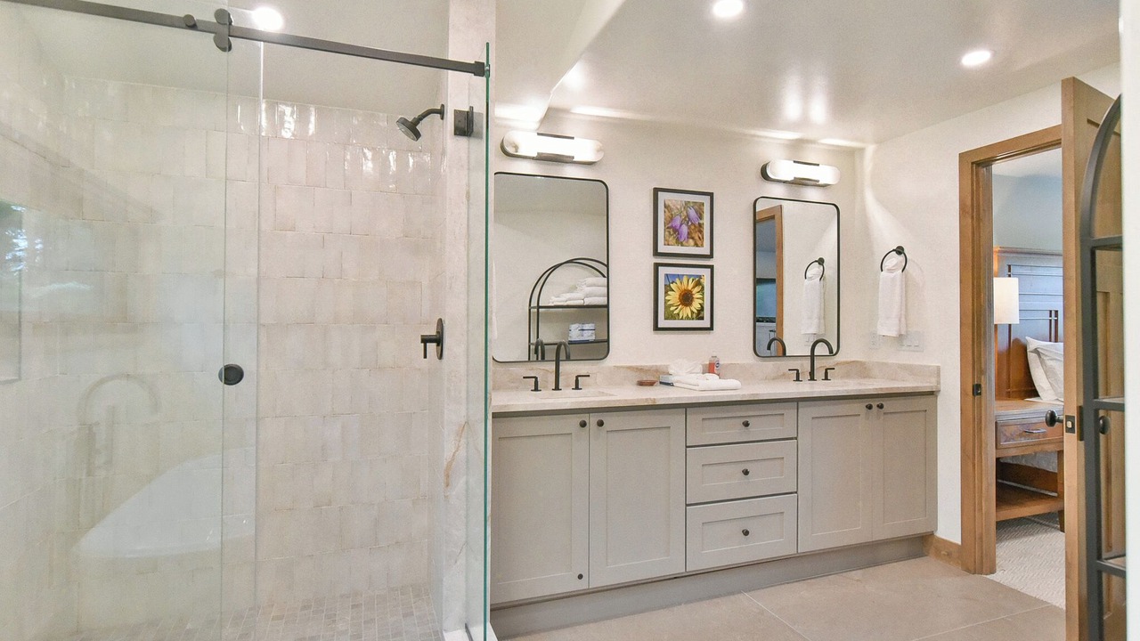 Photo of Bathroom in Warrior's Mark West
