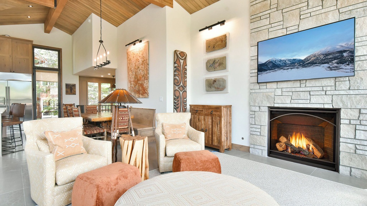 Photo of Livingroom in Warrior's Mark West