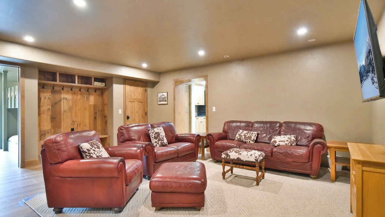 Photo of Livingroom in Warrior's Mark West