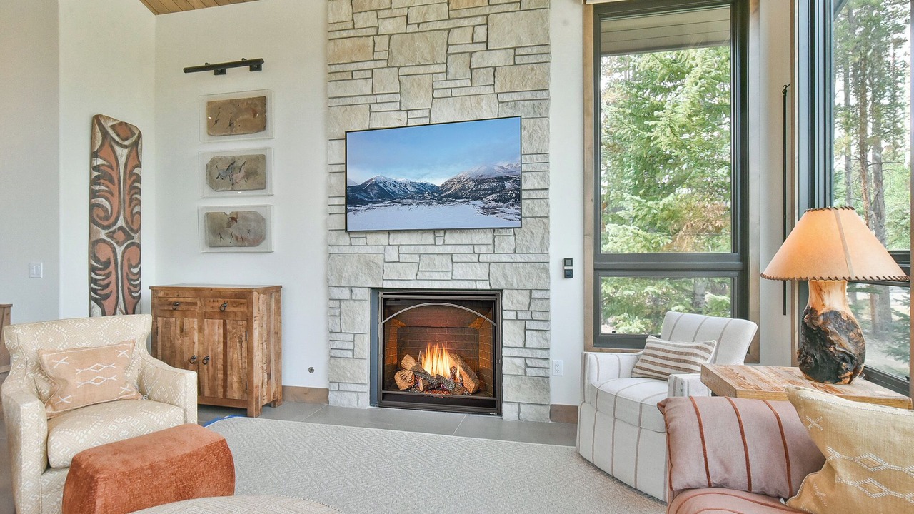 Photo of Livingroom in Warrior's Mark West