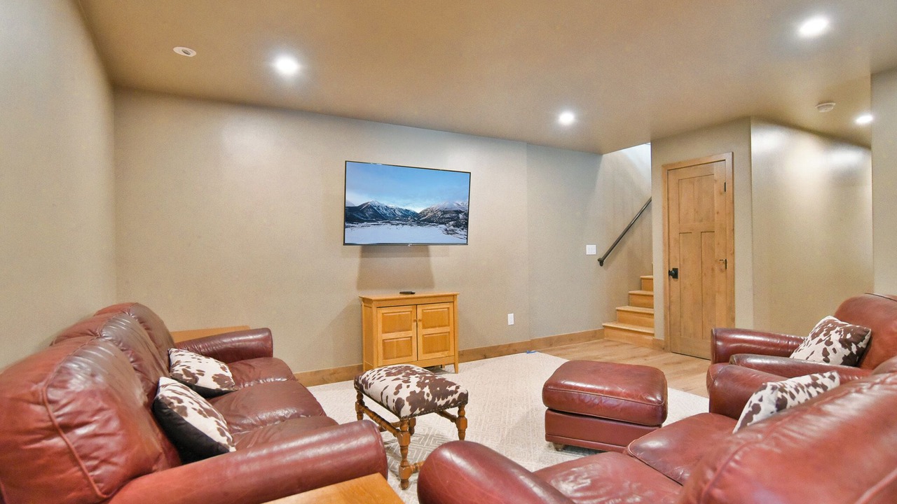 Photo of Livingroom in Warrior's Mark West
