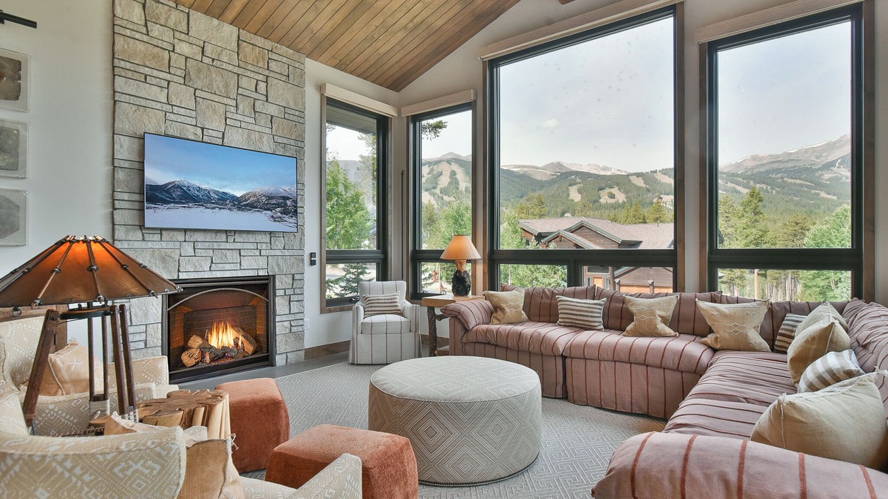 Photo of Livingroom in Warrior's Mark West
