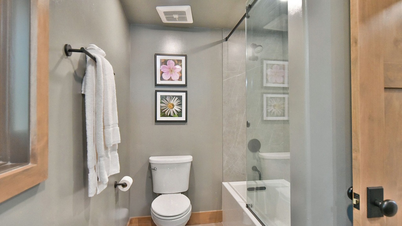 Photo of Bathroom in Warrior's Mark West