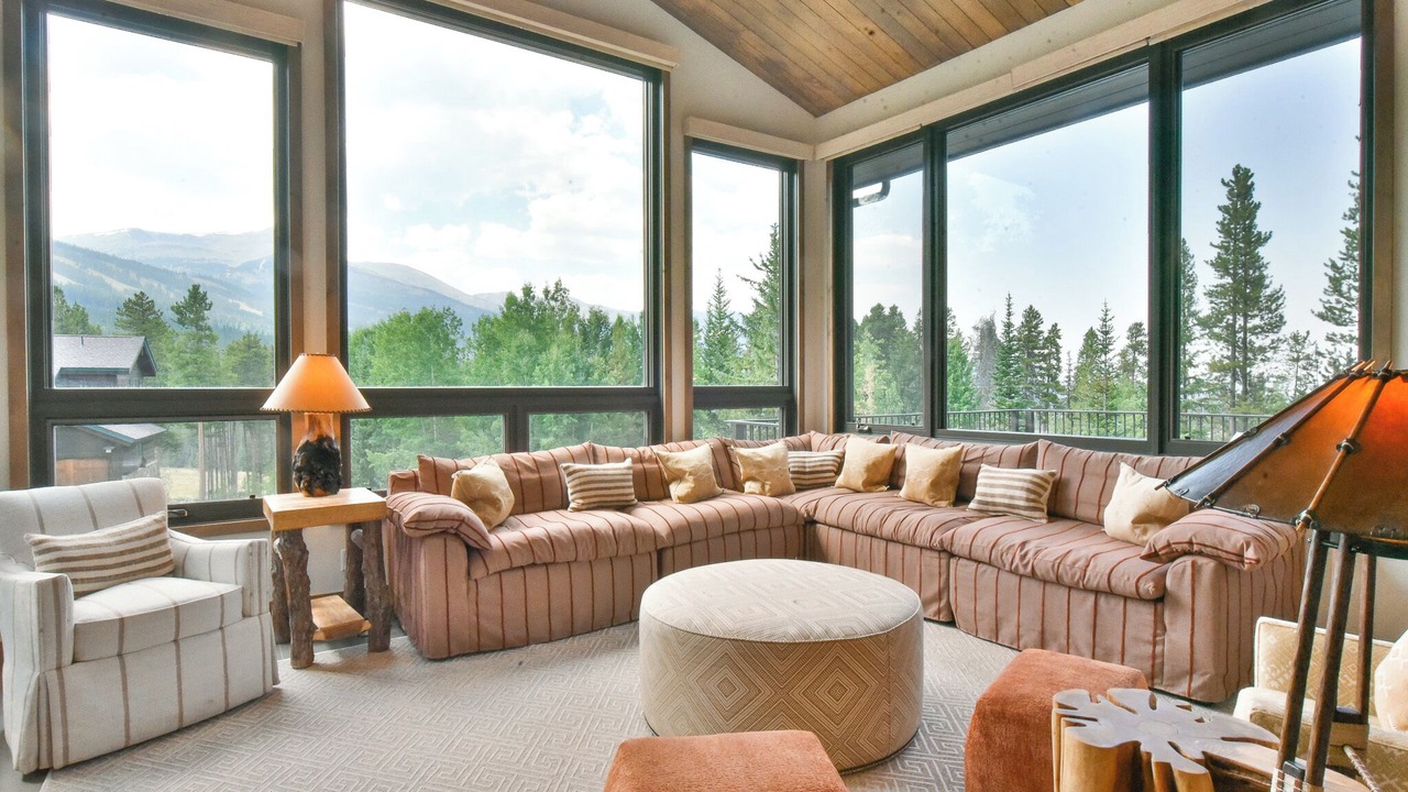 Photo of Livingroom in Warrior's Mark West