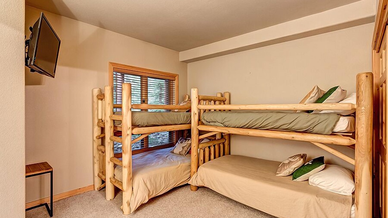 Photo of Bedroom in Four O'Clock