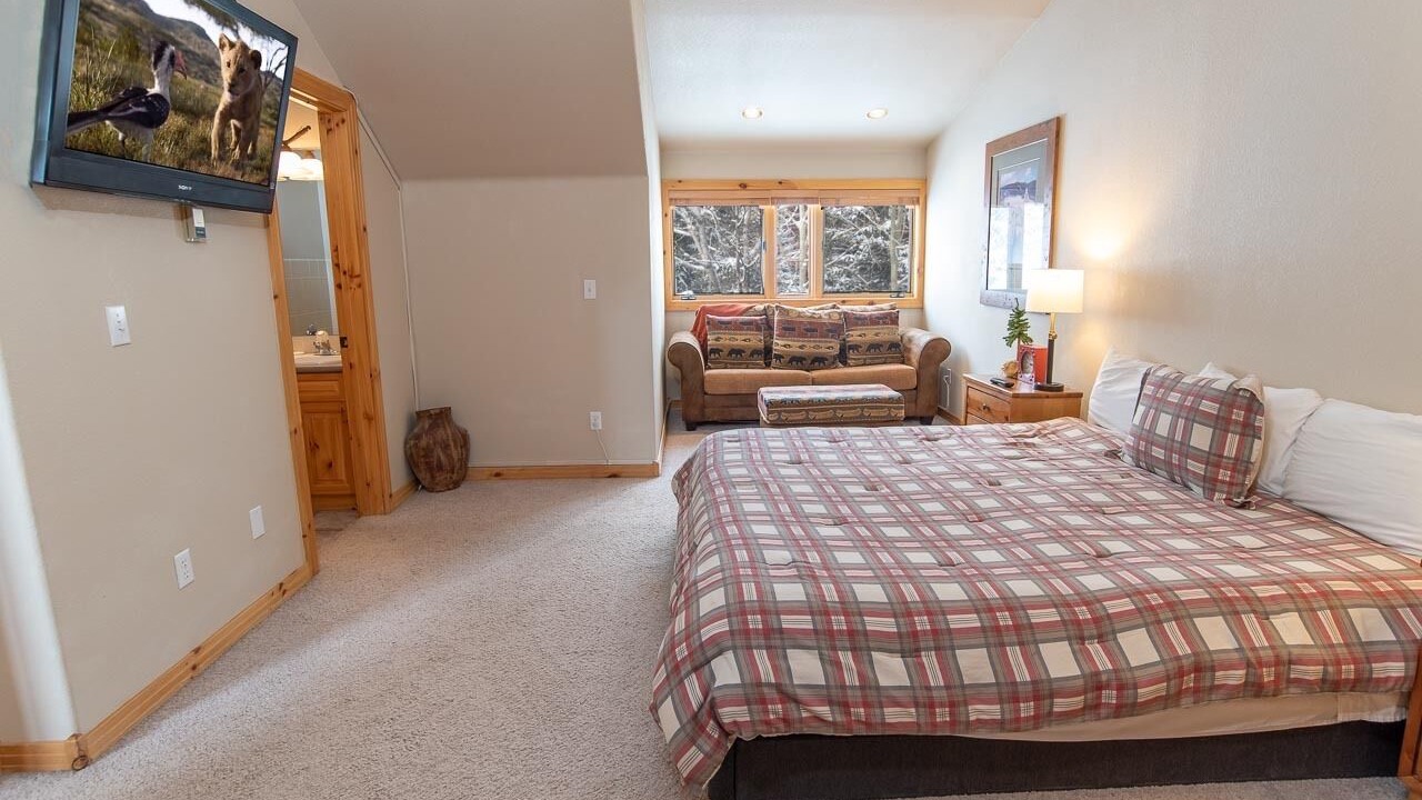 Photo of Bedroom in Four O'Clock