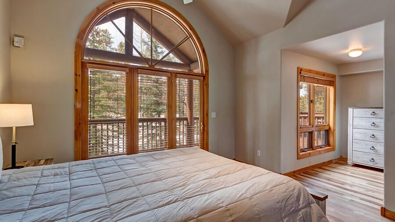 Photo of Bedroom in Four O'Clock