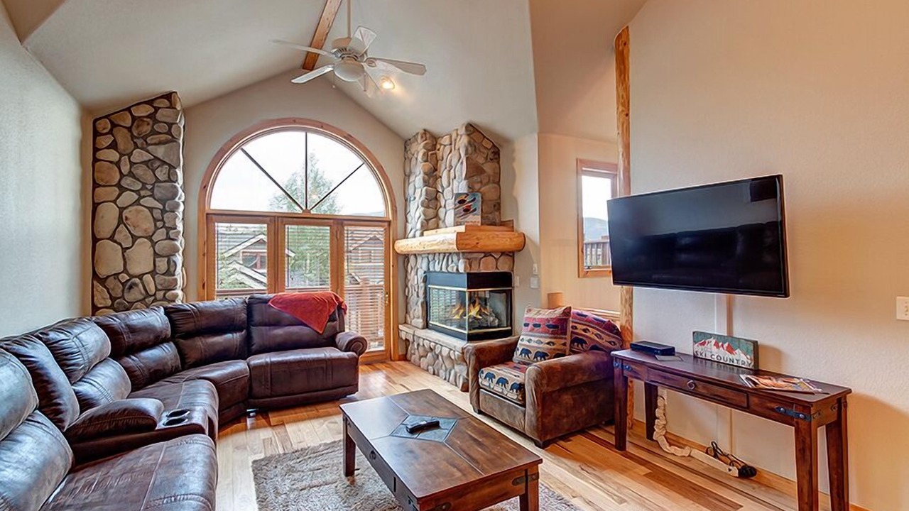 Photo of Livingroom in Four O'Clock