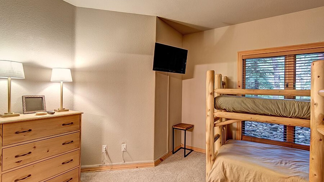 Photo of Bedroom in Four O'Clock