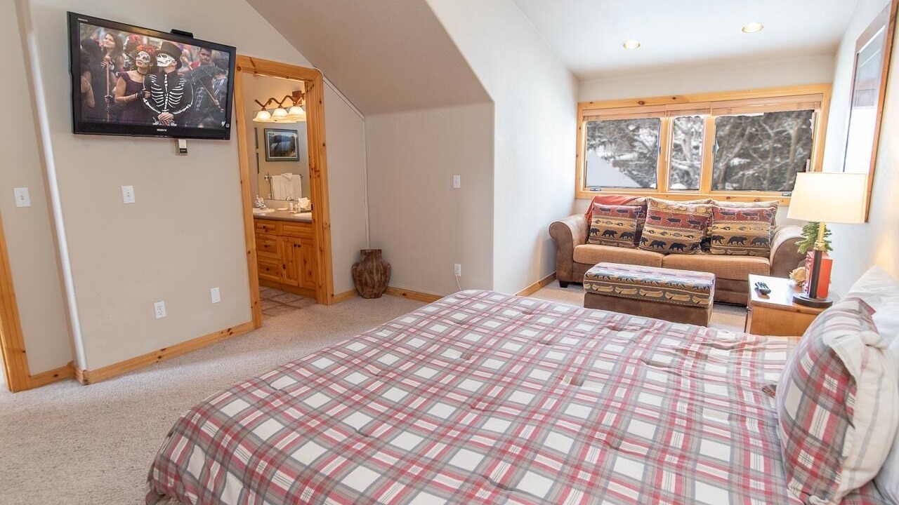 Photo of Bedroom in Four O'Clock