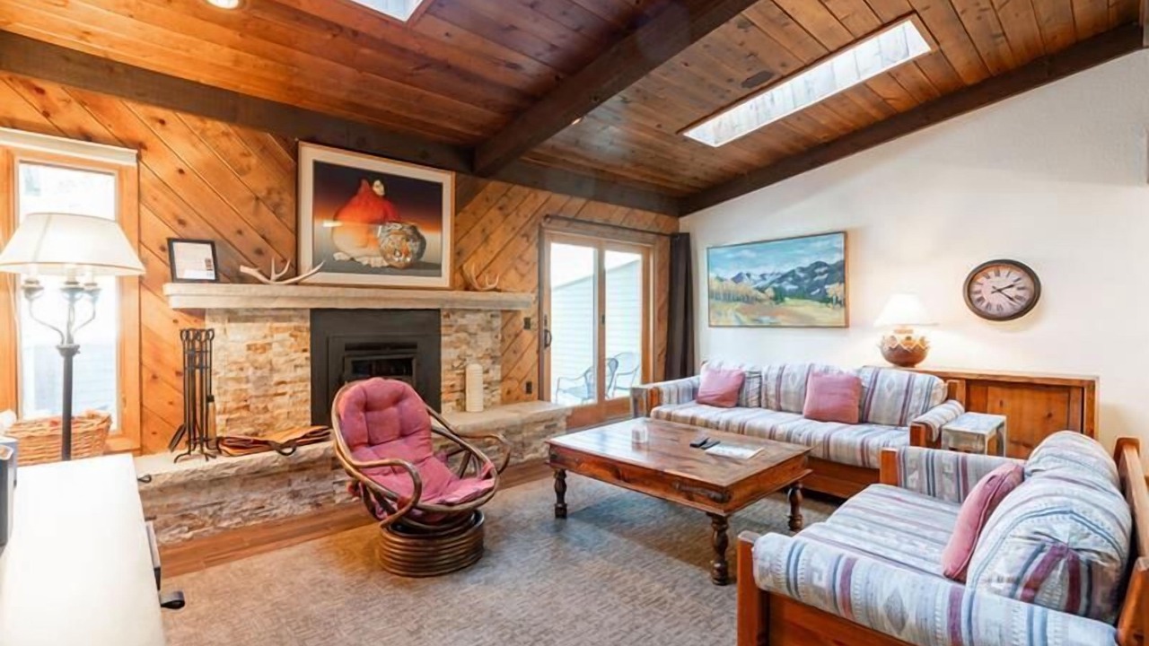 Photo of Livingroom in Intermountain
