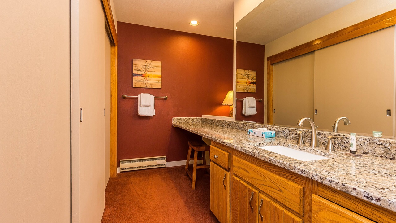 Photo of Bathroom in Lakeside Village