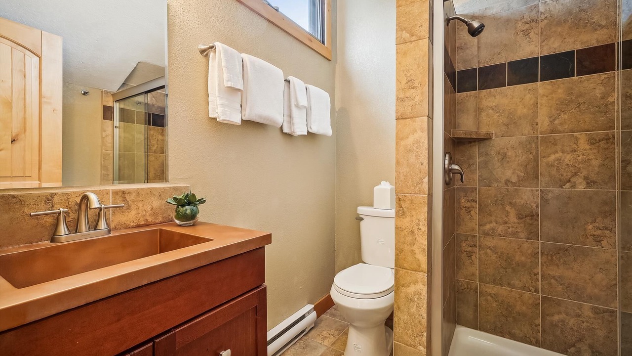Photo of Bathroom in Four O'Clock