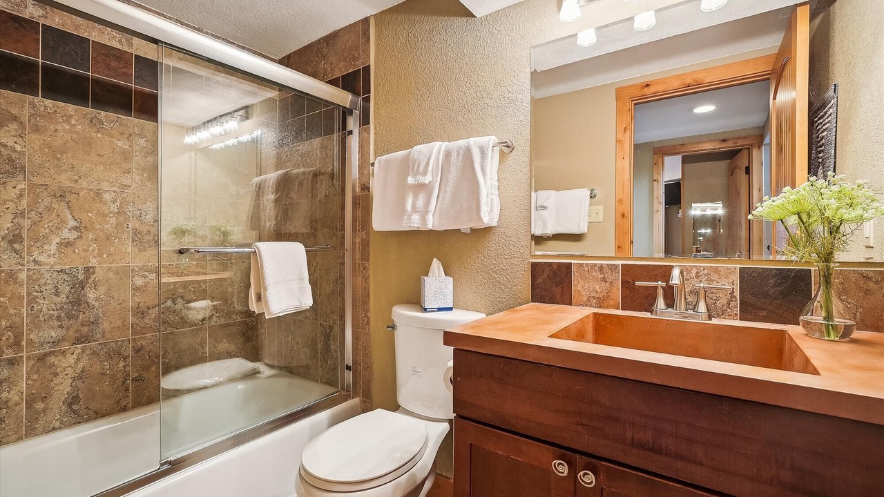 Photo of Bathroom in Four O'Clock