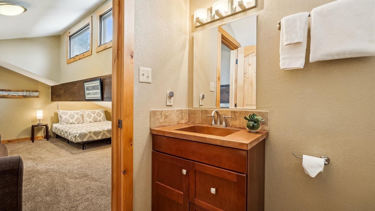 Photo of Bathroom in Four O'Clock