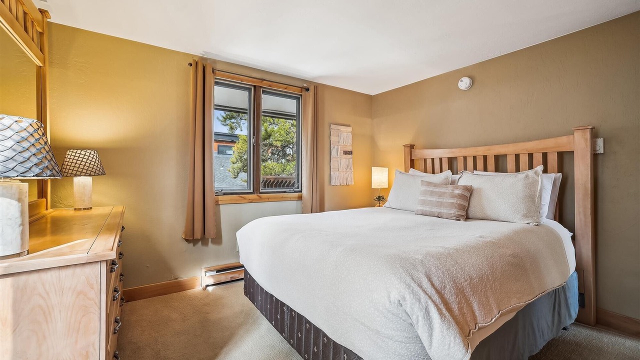 Photo of Bedroom in Four O'Clock