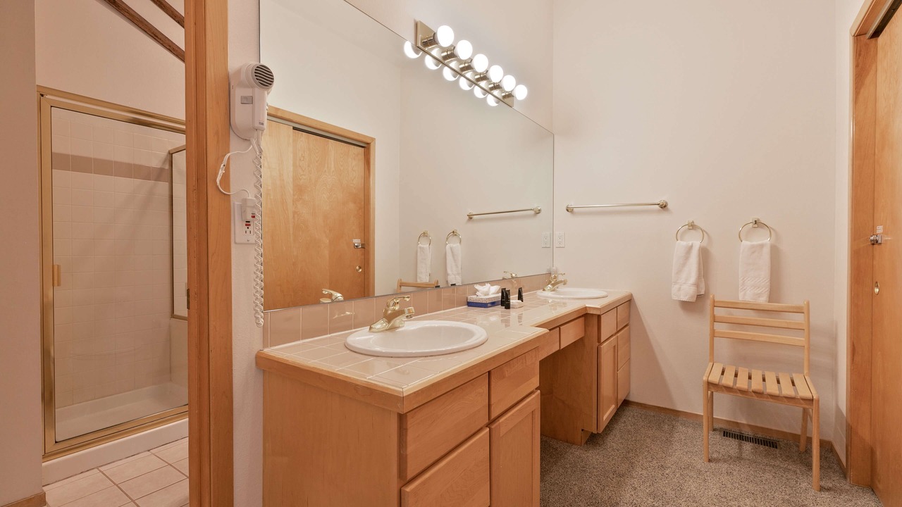 Photo of Bathroom in Peak 9